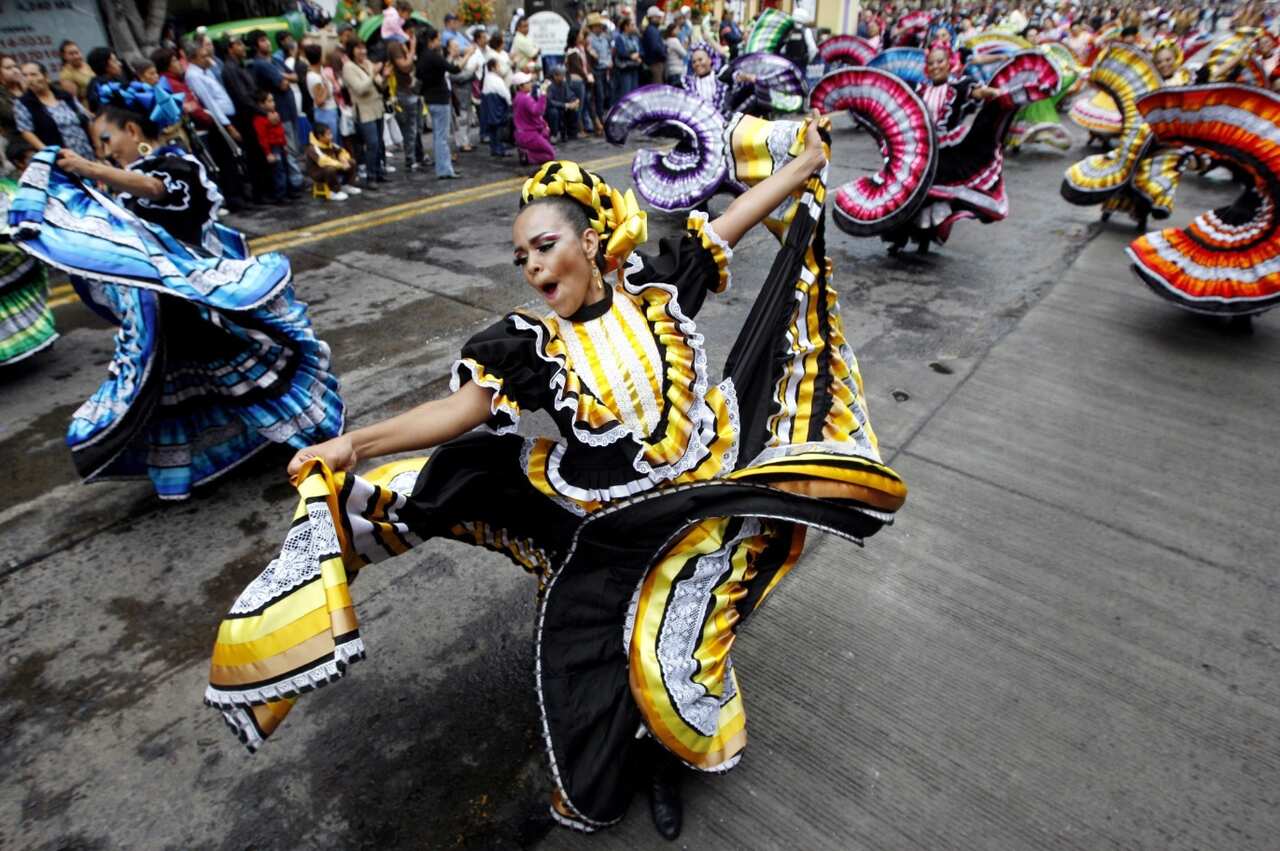  A group of women dance during a parade in the inauguration of the VIII International Encounter of Mariachi and Charreria in Guadalajra, Mexico, 28 August 2011. 