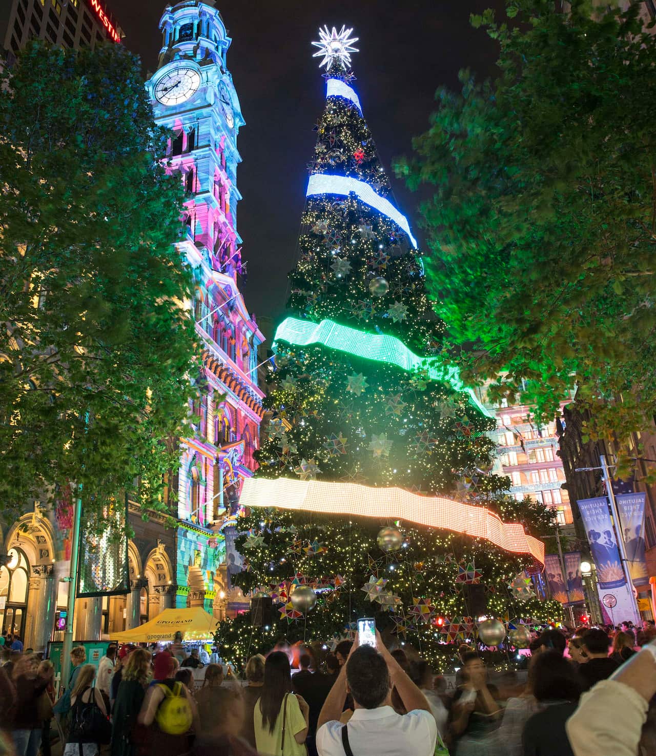 Martin Place Christmas concert and tree lighting. Martin Place Sydney. 26th November 2015.Photo by DAMIAN SHAW / CITY OF SYDNEY