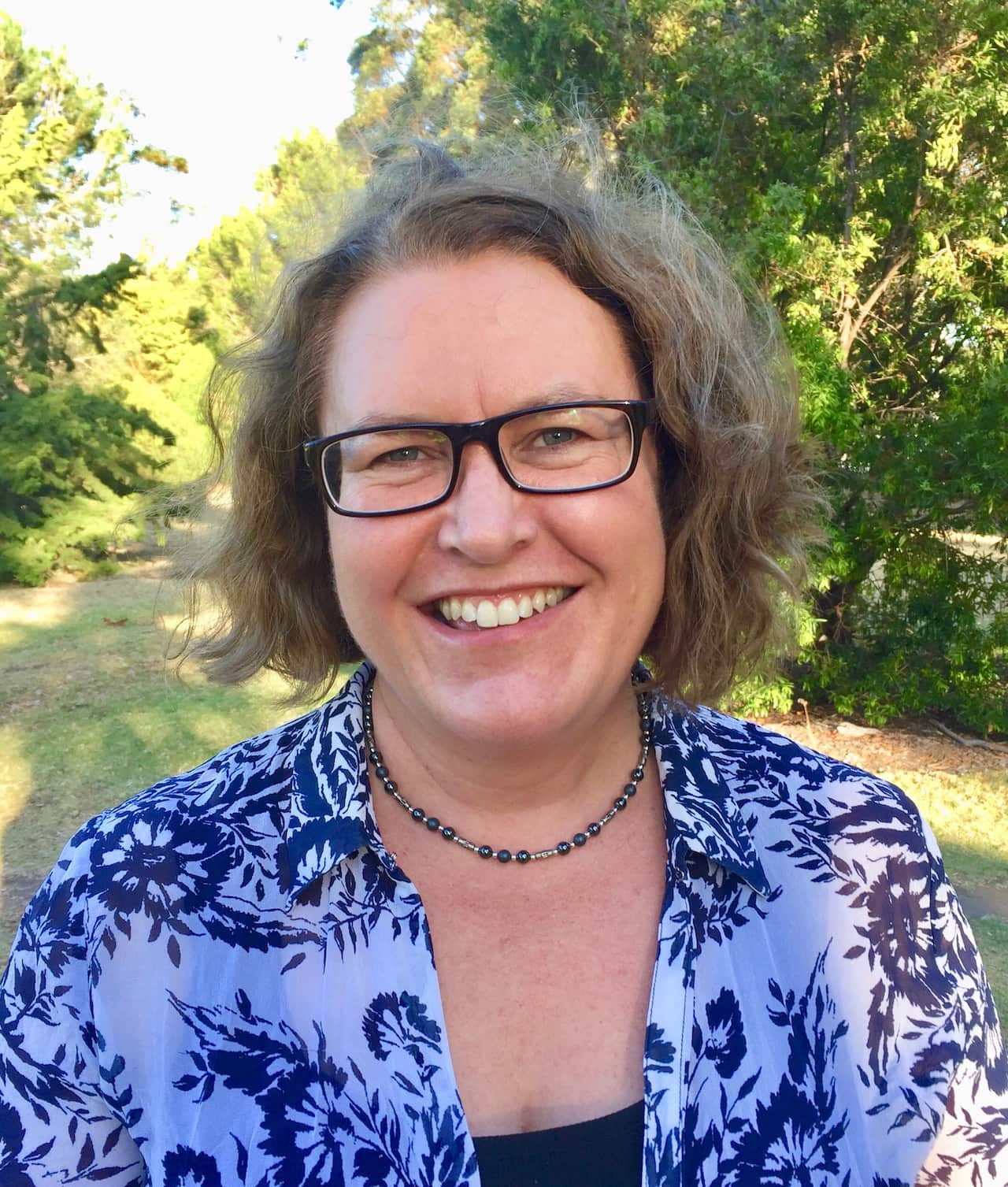 Dr Julia T. Martínez