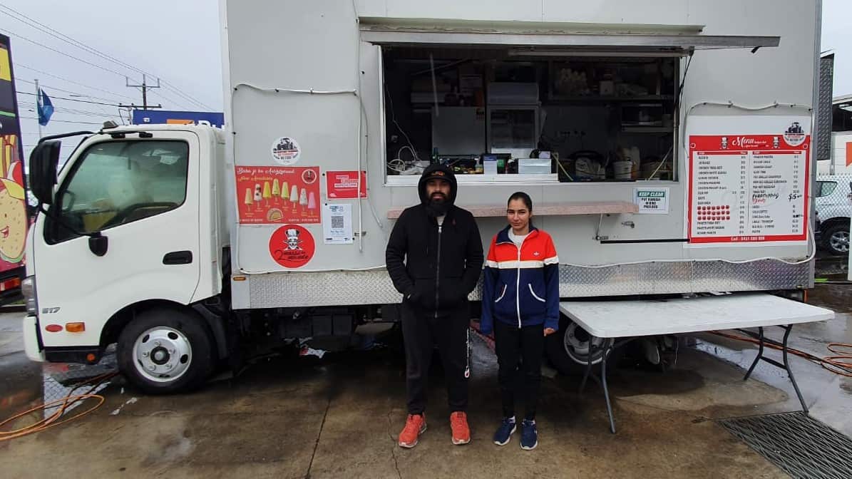 Dilpreet Singh operates food truck '2 Massi De Munde' in Melbourne's southeast. 