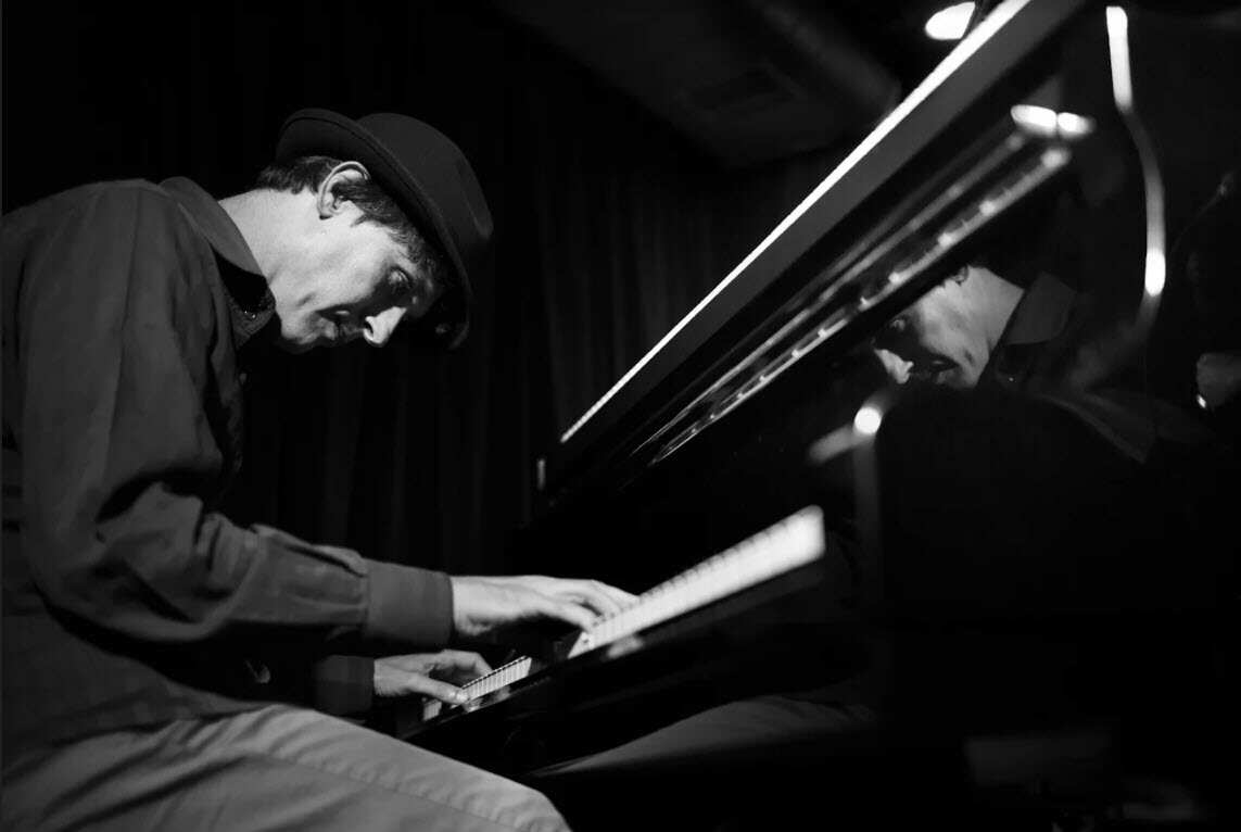 Il pianista e compositore Mauro Colombis