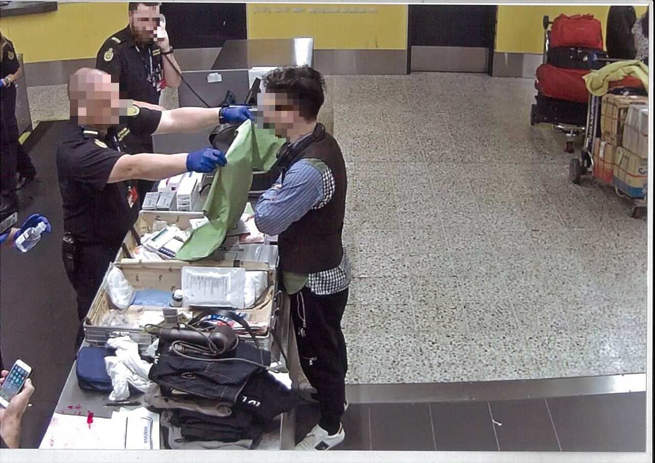 Unlicensed beauty practitioner stopped at the border