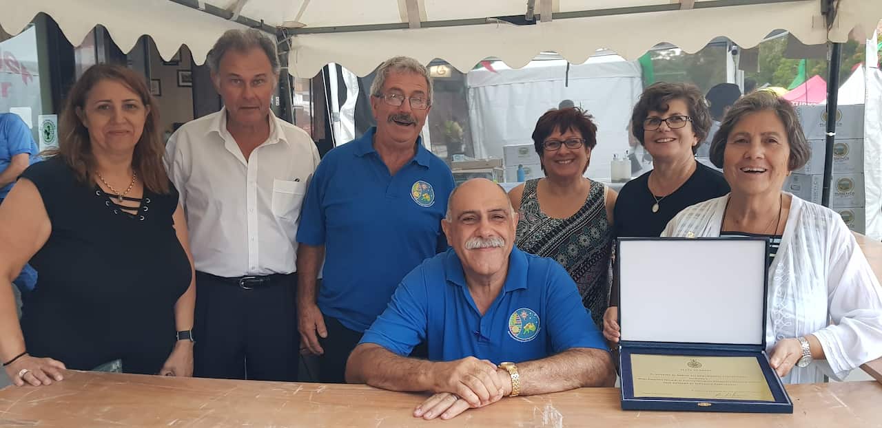 Professora Cidália Rendeiro, à direita na imagem, entre outros membros da comunidade portuguesa em Sydney