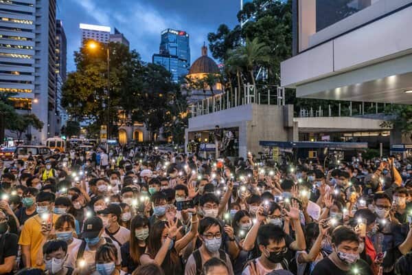 一位前高盛亞洲高管說,在過去的兩年,抗議活動已經攪動了香港,但中國官員是「務實的」,「不想傷害企業」。