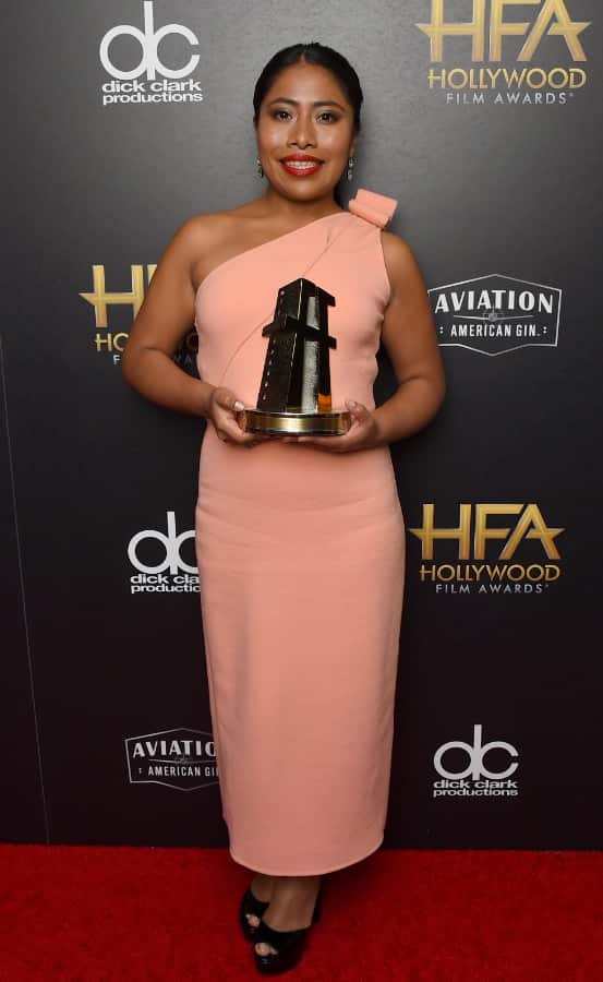 Yalitza Aparicio, winner of the new Hollywood award for Roma pose in the press room at the Hollywood Film Awards.