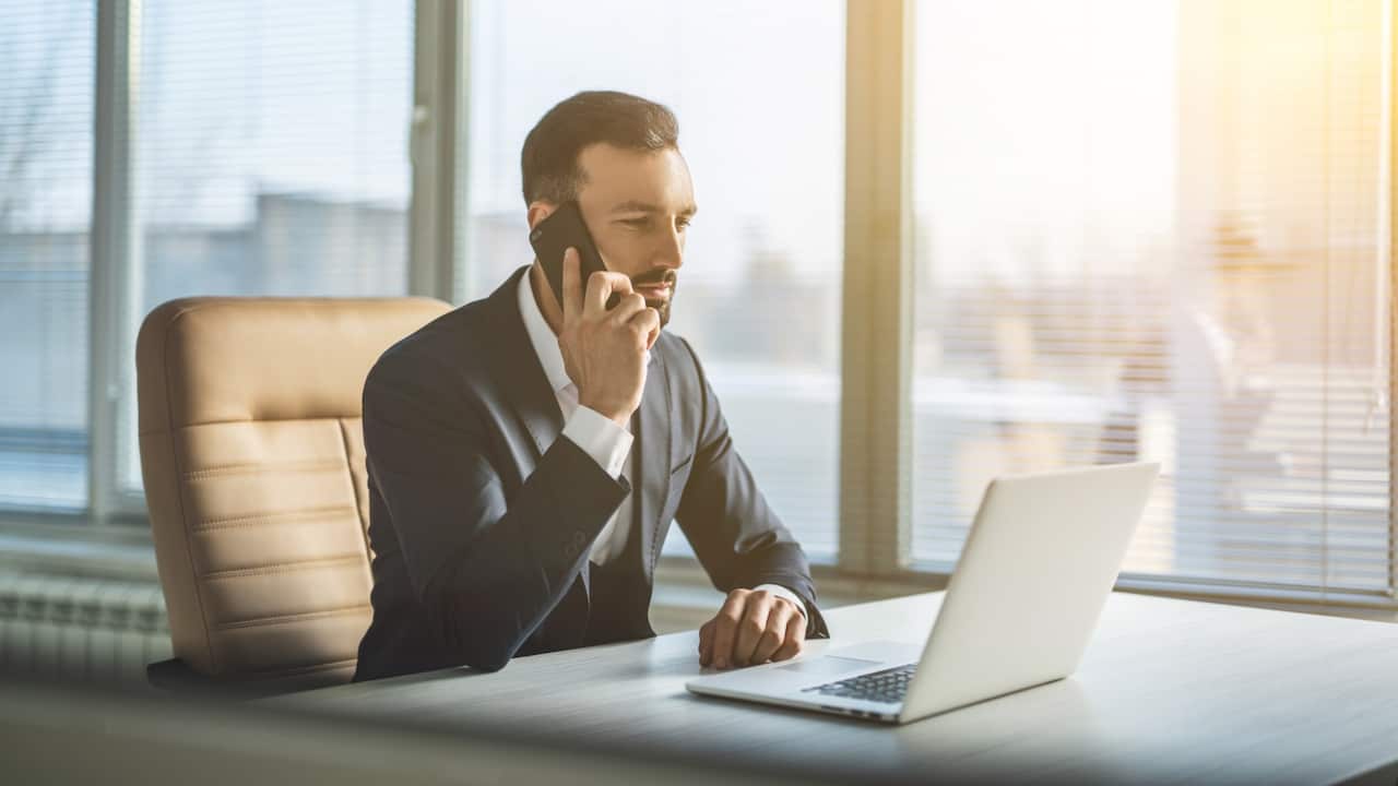 Migration agent at work 