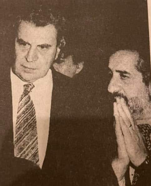 Ο Μίκης Θεοδωράκης και ο τότε γερουσιαστής και υπουργός Μετανάστευσης Νίκος Μπόλκας