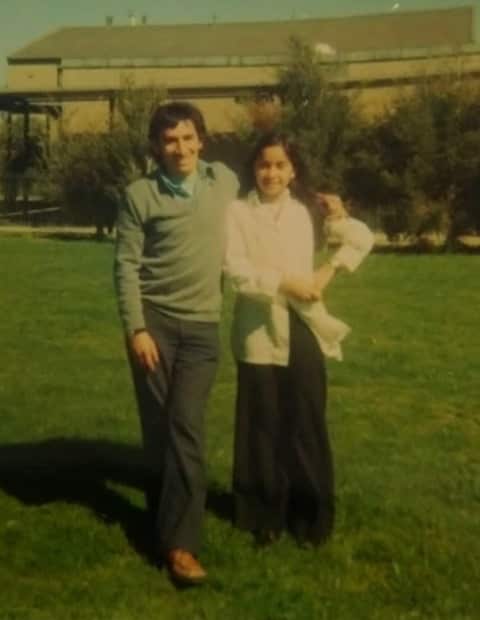 Miriam Villalobos junto a su padre.