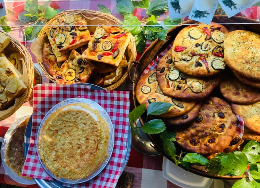 Maria e Virginia vendono i loro prodotti sia sul web sia nei mercati di Sydney