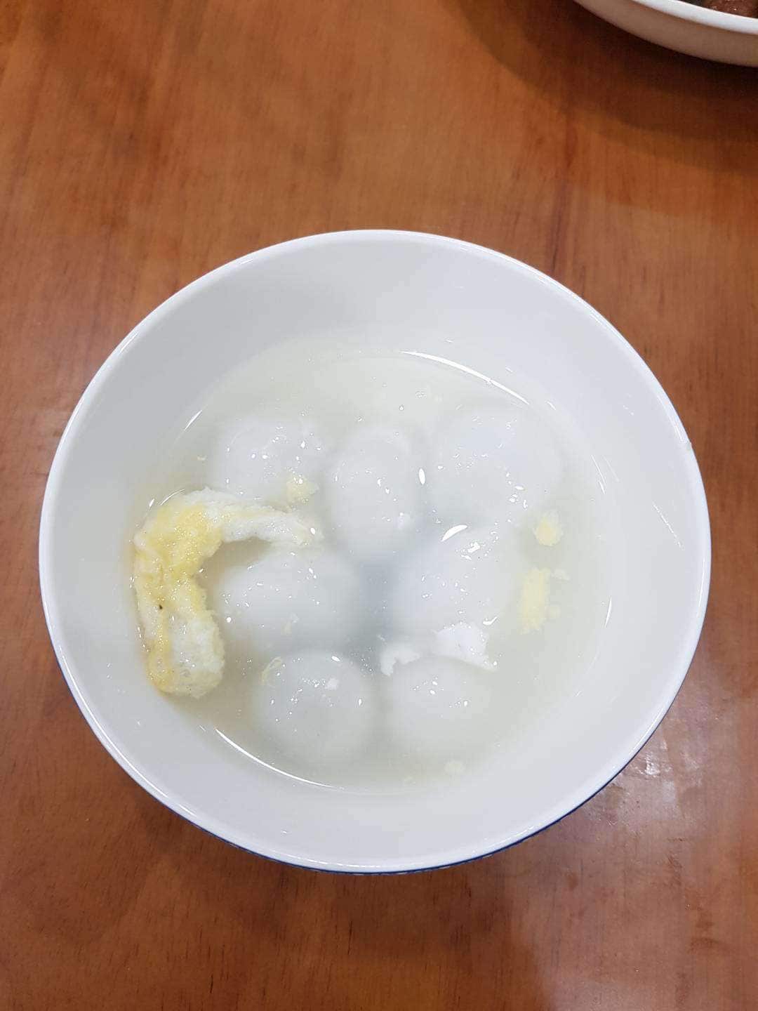 A Wuhan evacuee's last meal before departing for Darwin.