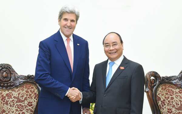 Thủ tướng Nguyễn Xuân Phúc tiếp cựu Ngoại trưởng Hoa kỳ John Kerry 