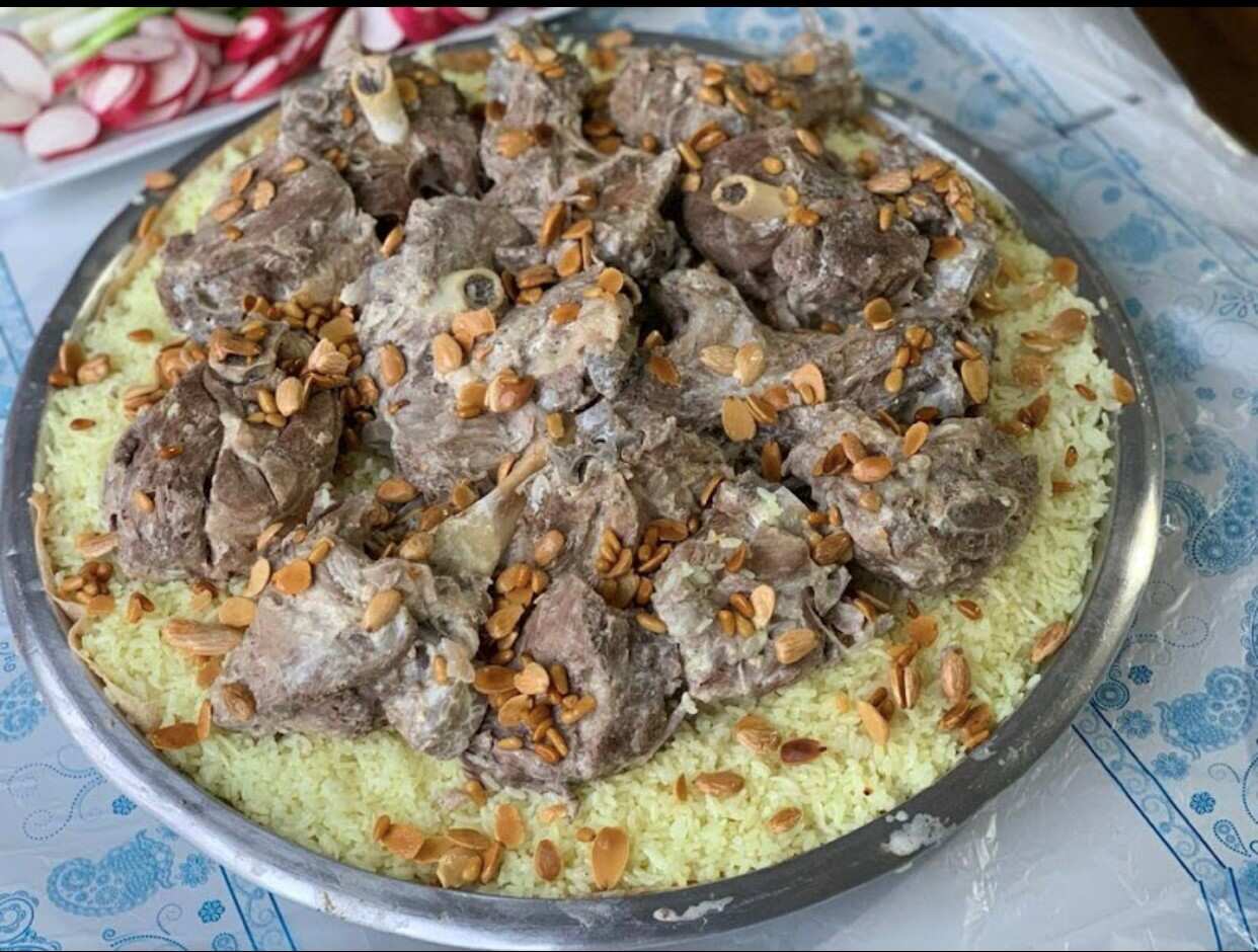 طبق المنسف الأردني من صنع فراس الزعبي
