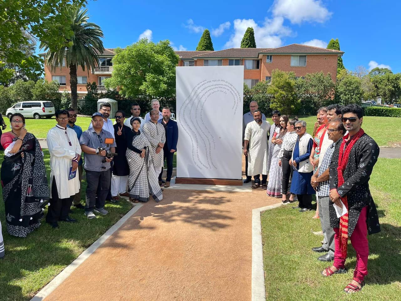২১ ফেব্রুয়ারি আন্তর্জাতিক মাতৃভাষা দিবসে সিডনির লাকেম্বার নিকটবর্তী বেলমোরের পিল পার্কে উদ্বোধন করা হলো আরেকটি নতুন মাতৃভাষা স্মৃতিসৌধ।
