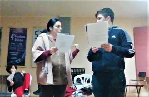 Πρόβες της θεατρικής ομάδας Canto Olympus. 