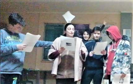 Πρόβες της θεατρικής ομάδας «Canto Olympus». 