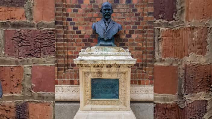 Catani Bust, St Kilda, 2018.