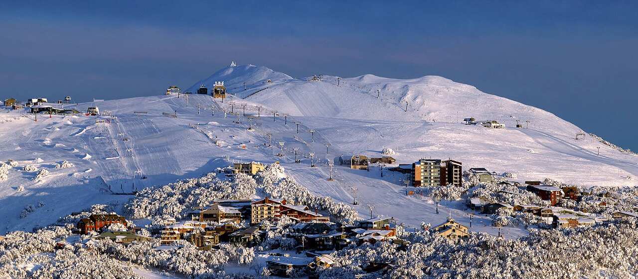 Die Skiregion Mount Buller mit dem großen Hotel Grimus im Vordergrund