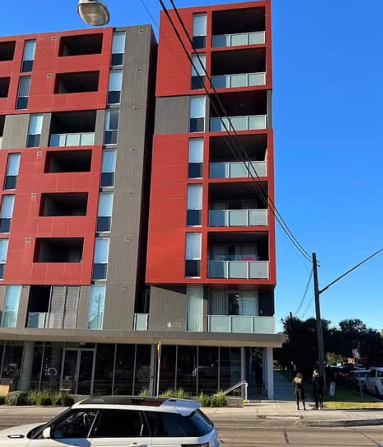 المبنى الذي كانت تسكنه إسراء وآمال السهلي في كانتربري