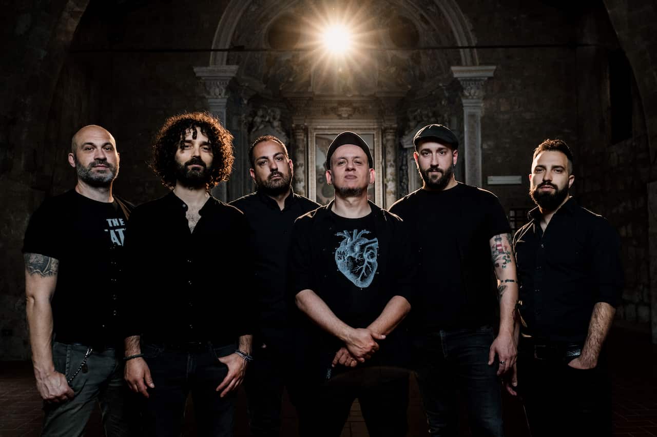 Daniele Coccia - il terzo da destra - assieme agli altri componenti della band