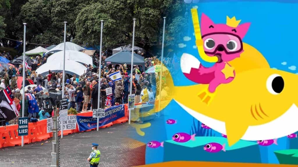 뉴질랜드 웰링턴 백신 의무 반대 시위 현장에 등장한 핑크퐁 아기 상어