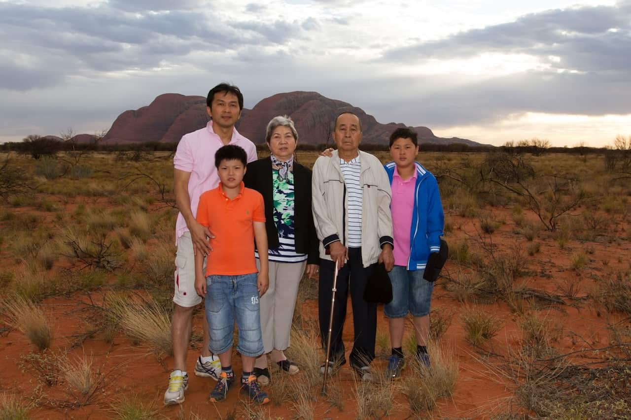 Cánh đàn ông có thể hoàn thành tốt vai trò của một người mẹ, chỉ cần “yêu thương đủ nhiều”.