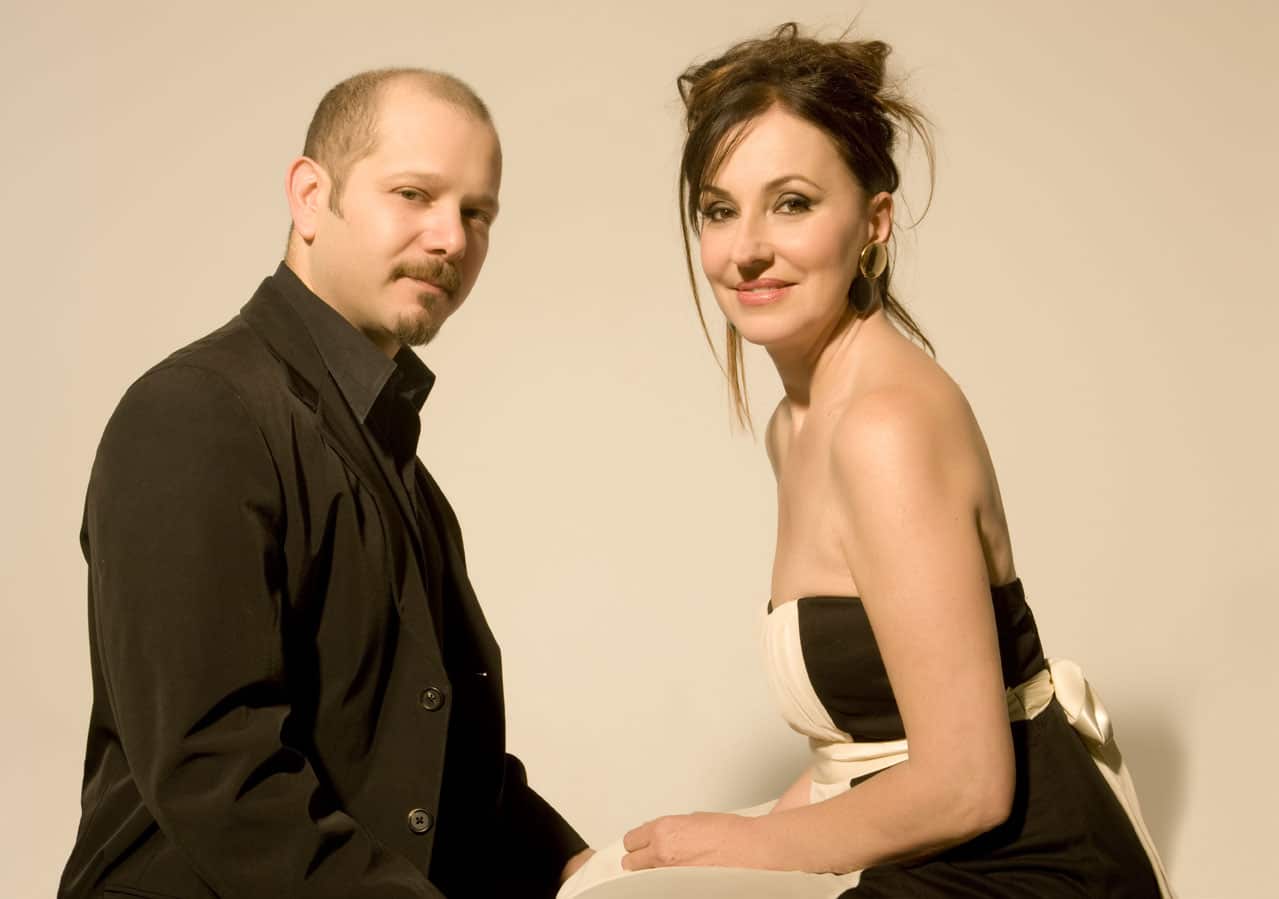 Stefano con la moglie, Nicky Nicolai, assieme alla quale ha partecipato a Sanremo 2005 con il brano Che Mistero è l’Amore, arrivandoprimo nella categoria Gruppi