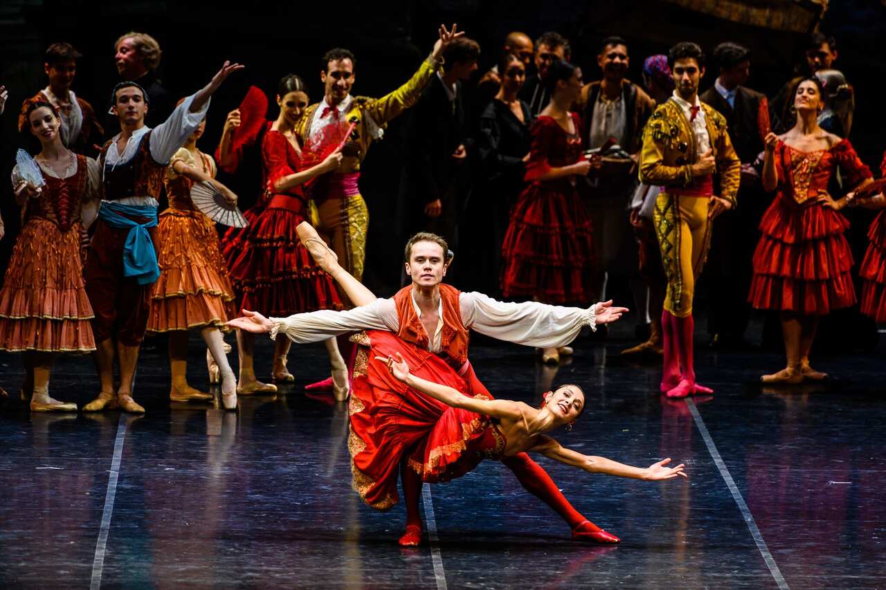 Nicoletta Manni as Kitri, Leonid Sarafanov as Basilio 