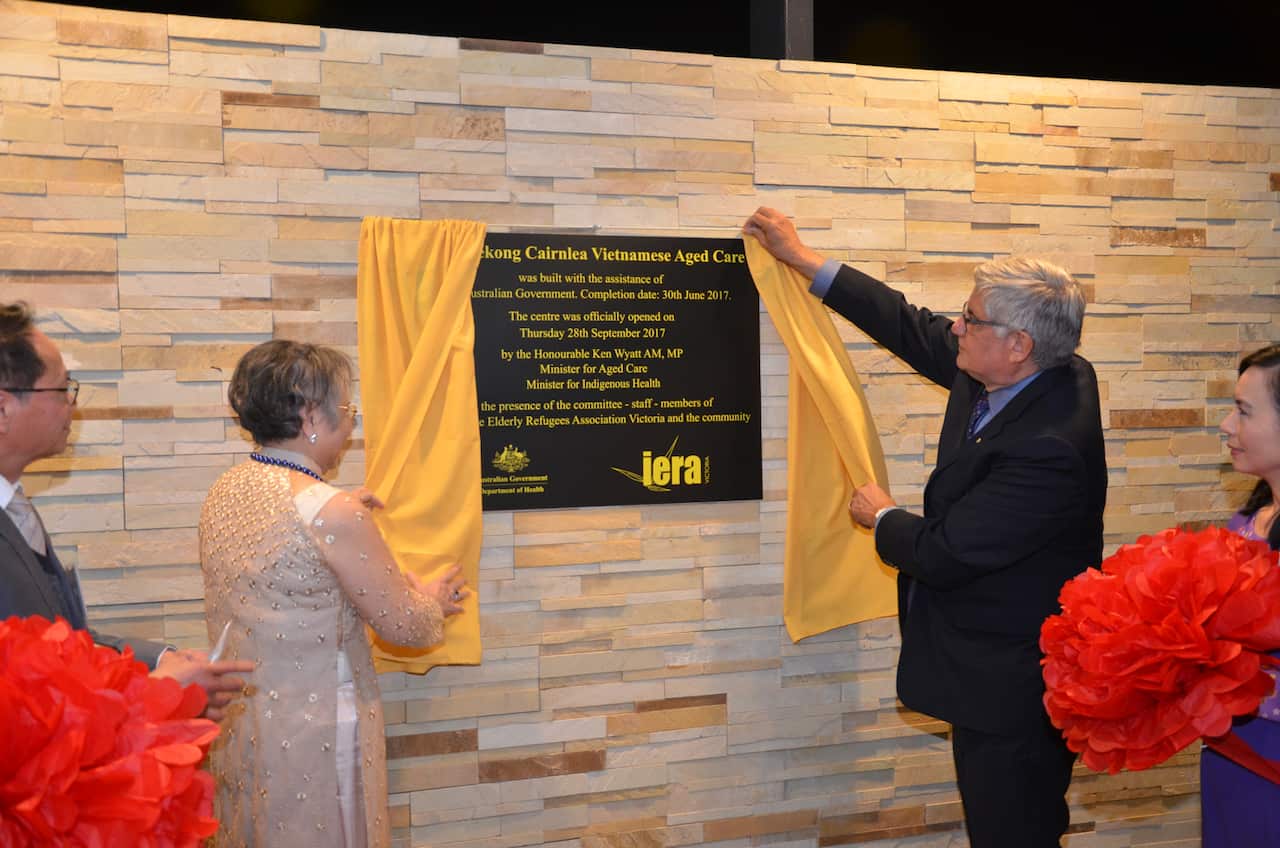 The Honourable Ken Wyatt AM, MP, Minister for Aged Care, Minister for Indigenous Health unveiled the plague to officially opens the Centre. 