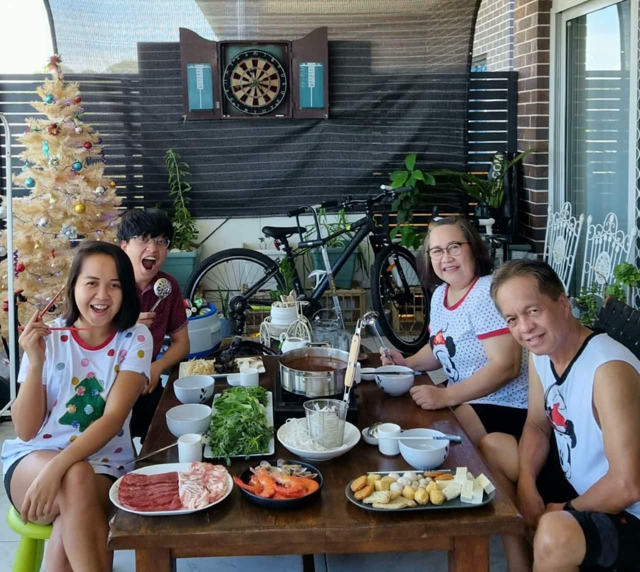 Nikki's dinner with family in Sydney