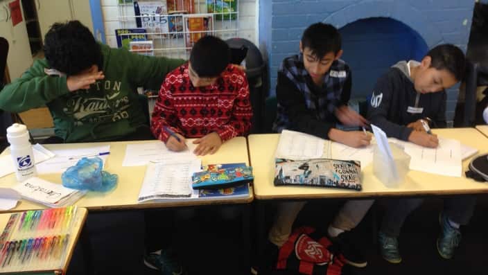 Niños aprendiendo español