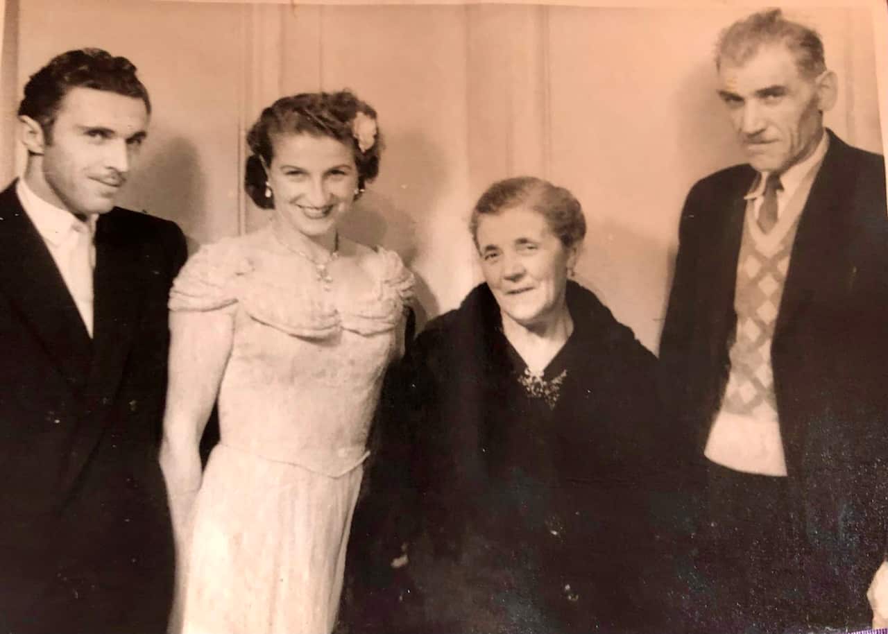 I bisnonni Giuseppe e Caterina, insieme ai nonni  Giovanni e Esterina.