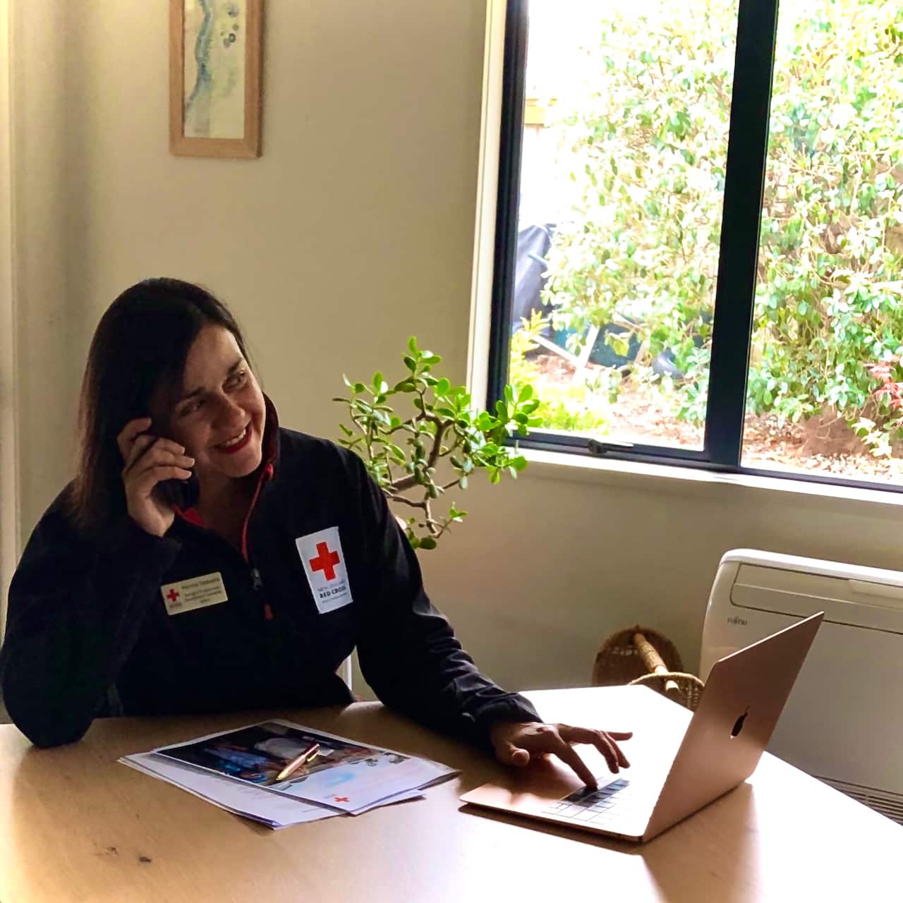 Norma Sequera es la funcionaria de la Cruz Roja de Nueva Zelanda que está a cargo del asentamiento de 100 colombianos refugiados en Blenheim. 