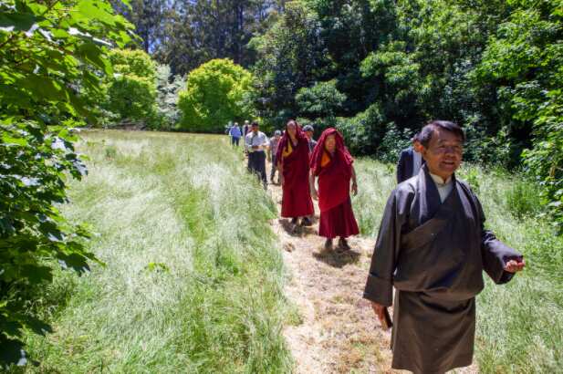 ཡེ་ཤུ་ཆོས་ཚོགས་ཀྱིས་ཕུལ་བའི་ས་ཁང་།