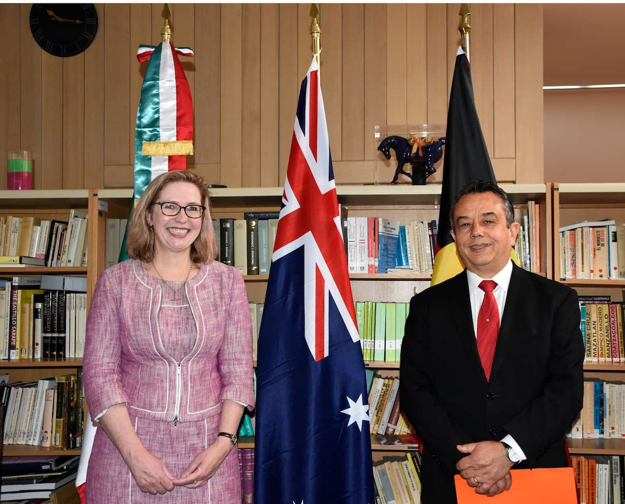 Devolución de objetos arqueológicos a México