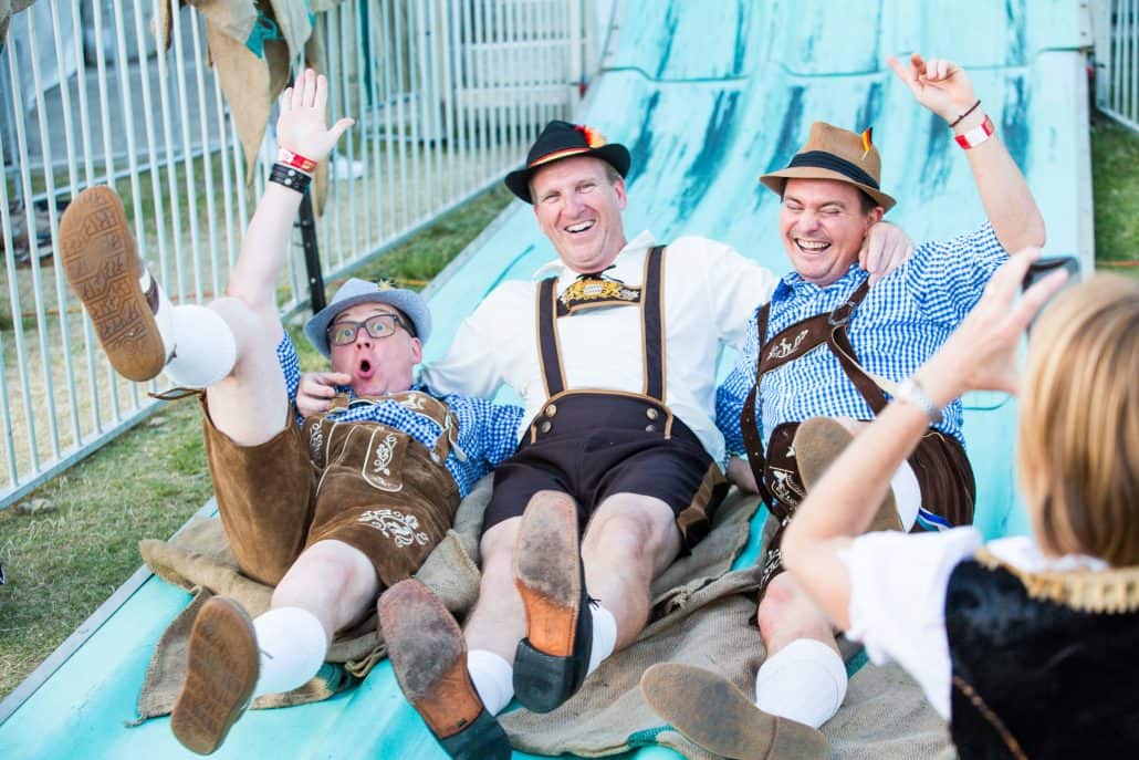 Beim Oktoberfest in Brisbane gibt es auch Unterhaltung für die Jungs!