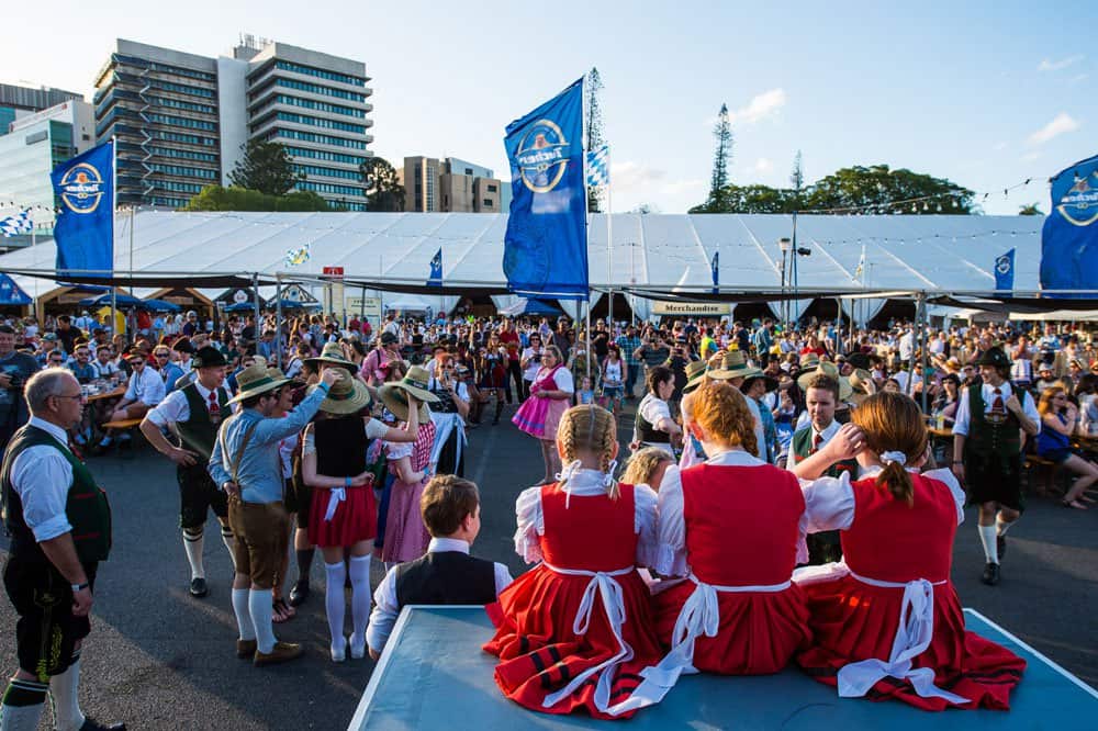Alt und Jung beim Oktoberfest in Brisbane
