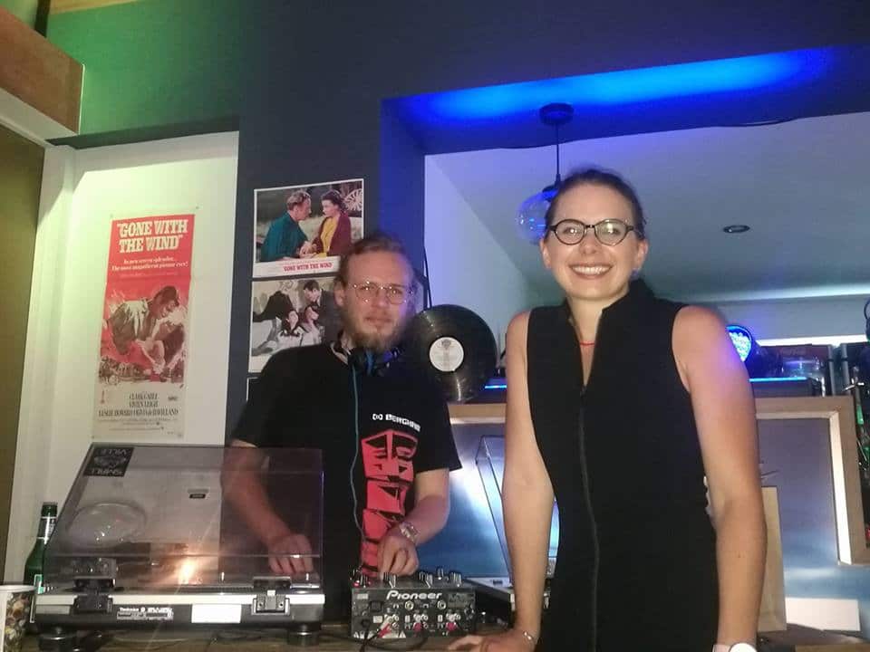 Irina Herrschner mit dem DJ des Abends