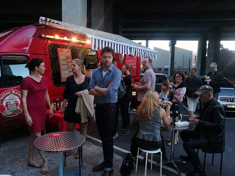 Eine deutsche Currywurst bei einem Kinobesuch? Kein Problem!