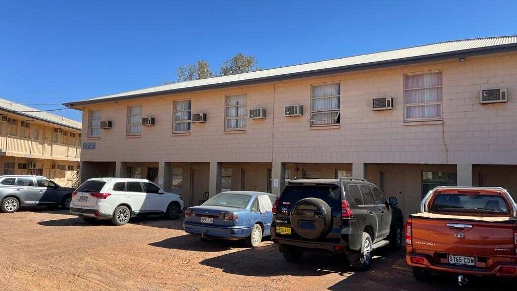 Hong Kong opal traders would stay at the Opal Inn whenever they were in town. 