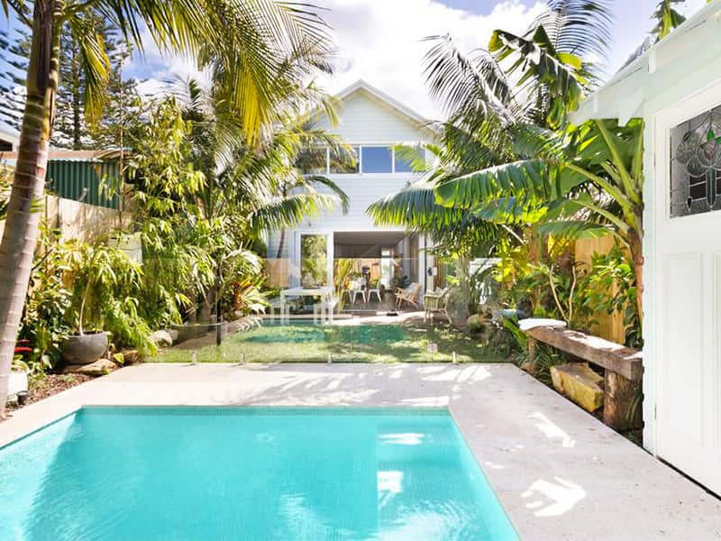 Hồ bơi tạo không gian xanh mát