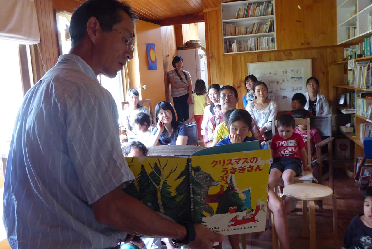 Tetsuta Watanabe, a Melbourne-based Japanese writer and translator, has been operating a small Japanese library for children