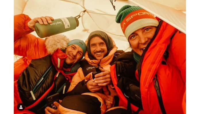 Sergi Mingote (left), JP Mohr (centre) and Tamara Lunger (right) in a tent.