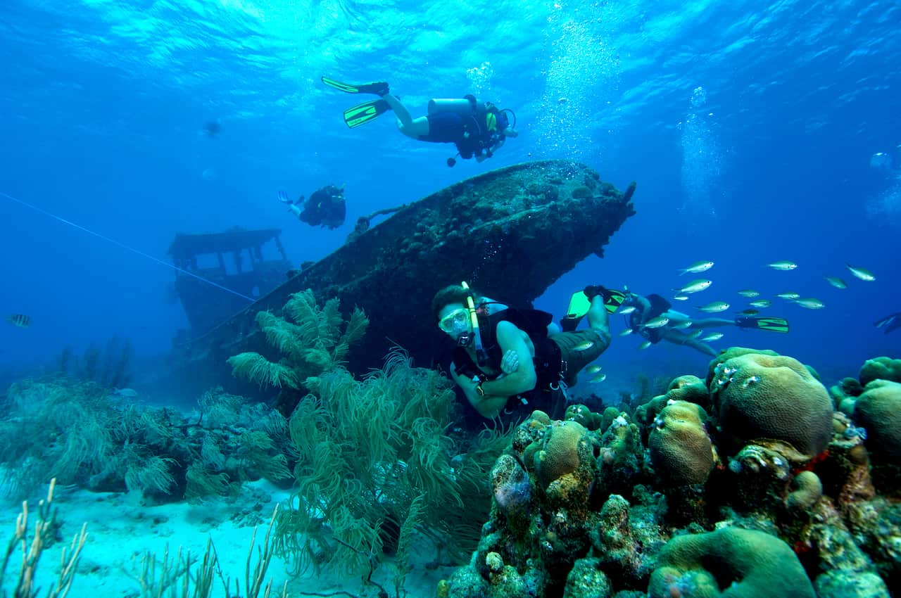 wreck diver