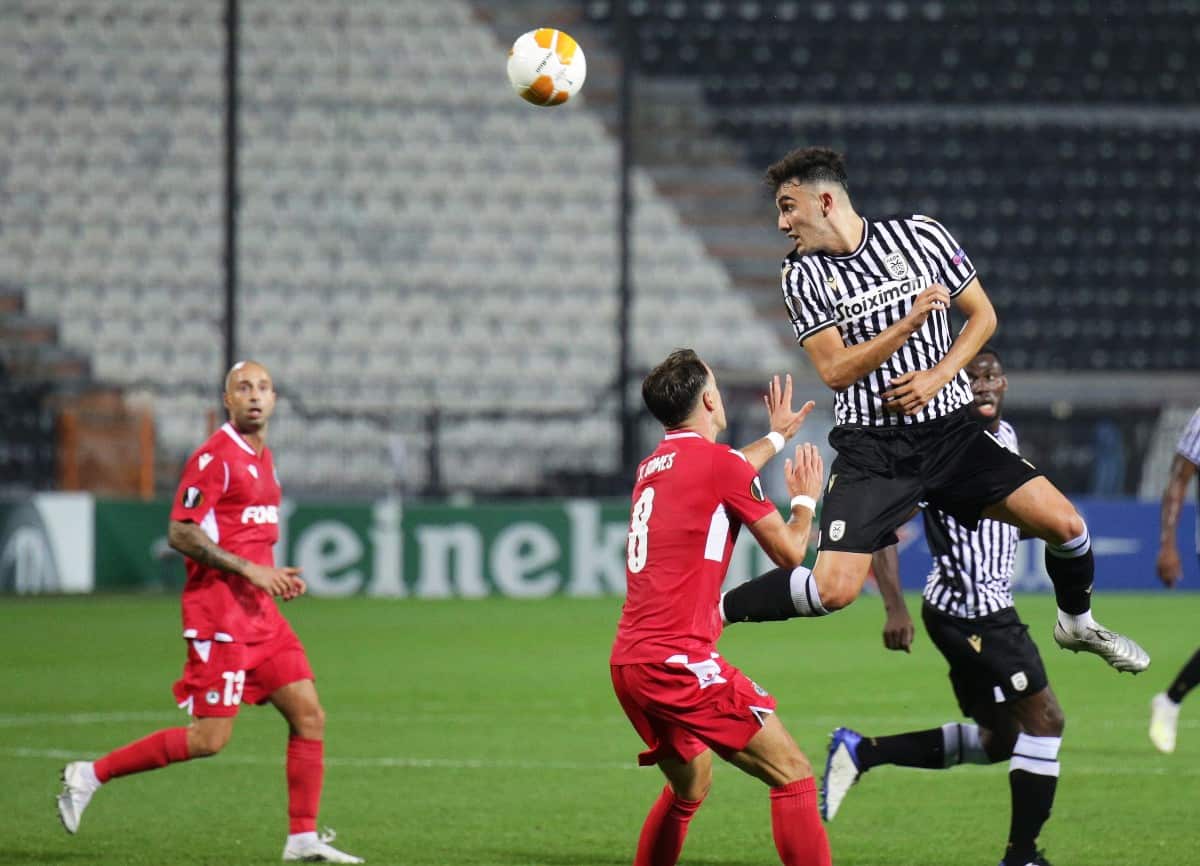 Antonio Colak (R) of PAOK in action against Vitor Gomes (C) of Omonia during the UEFA Europa League group E soccer match between PAOK FC and Omonia Nicosia in Thessaloniki, Greece, 22 October 2020.