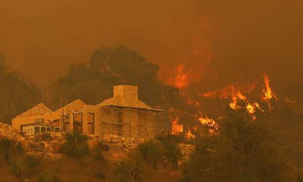 Many homes lost during Perth Hills Fire.   