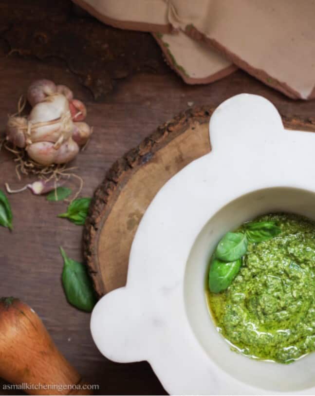 Does using a mortar make a better pesto?