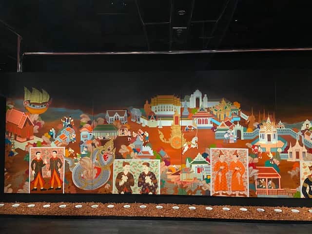 ผลงานภาพวาดแนวจิตรกรรมฝาผนังแบบประยุกต์ของคุณ ภาพตะวัน สุวรรณกูฏ