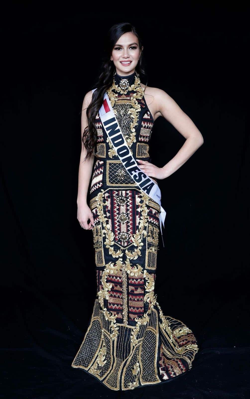 Gael Cameron in Indonesian national dress 'Tapis Lampung' by designer Priyo Oktaviano for 2018 POTW.