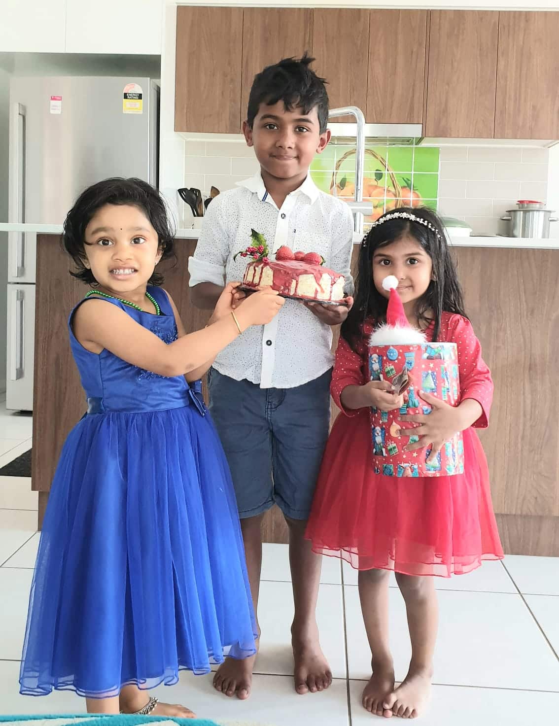 Malayalee kids making cakes to help Aussie farmers