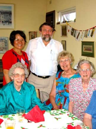 Front:Catherine, Sheila(the youngest sister) and Helen Mackenzie / Back: Kim Young Ok and her husband Robert Dowling